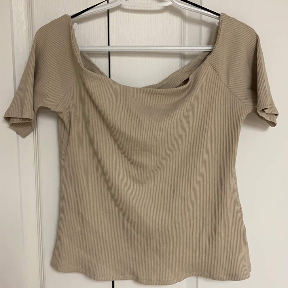 🌺 2 for 25 🌺 H&M shoulder shirt